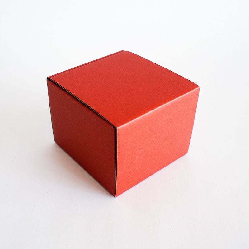 赤い化粧箱付でプレゼントに最適です