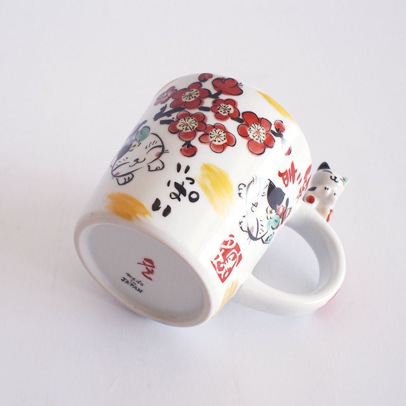 ホッとひと息にぴったりのハッピーなマグカップです