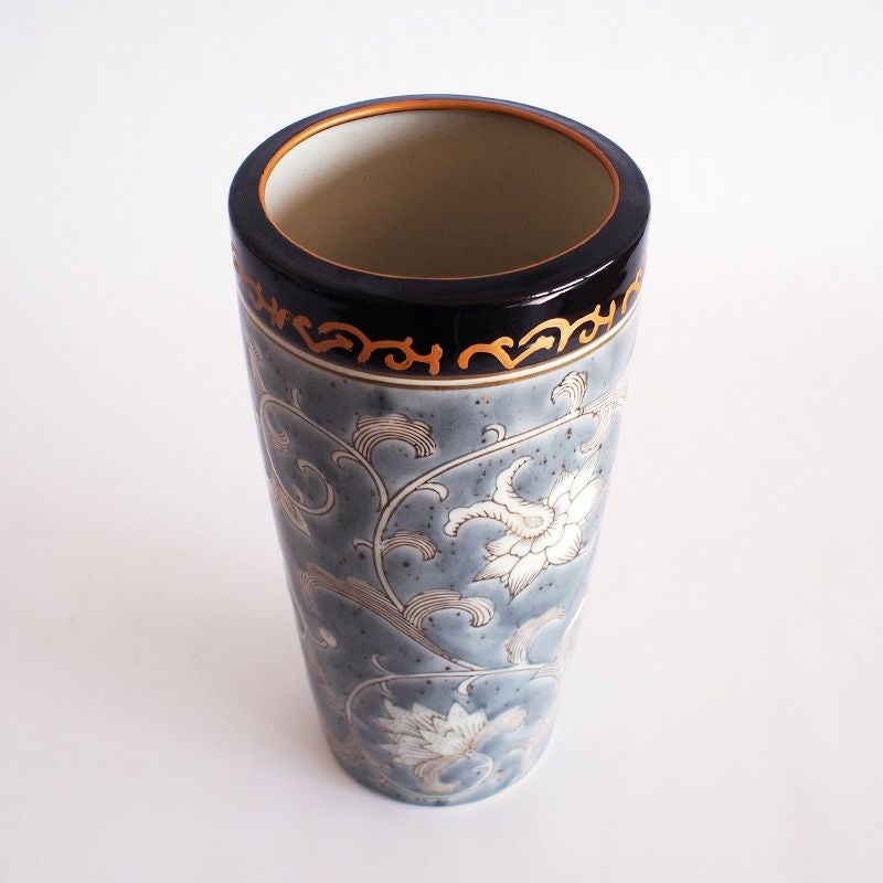 正倉院の宝物をモチーフした花瓶です