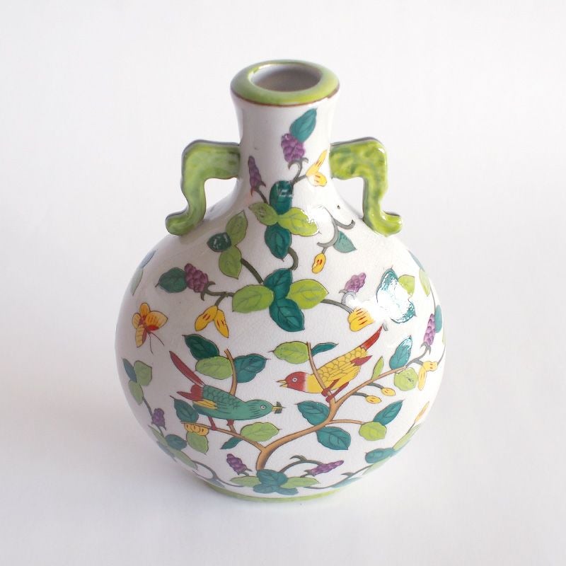金糸鳥（カナリア）を描いたカラフルな壷です