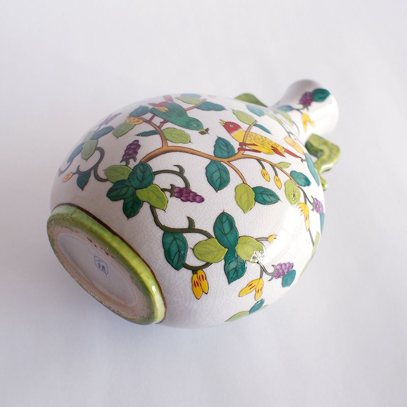 お部屋のインテリアとして飾っても素敵な壷です