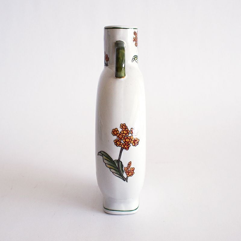 側面にも絵柄が施されています