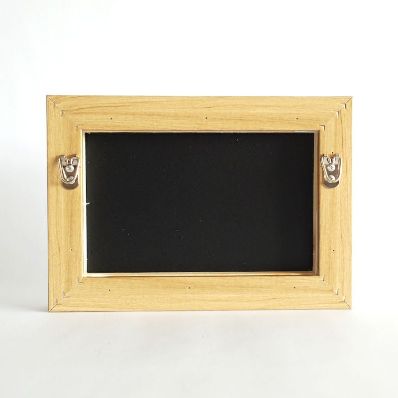 ポリスチレン製の木目調フレームです