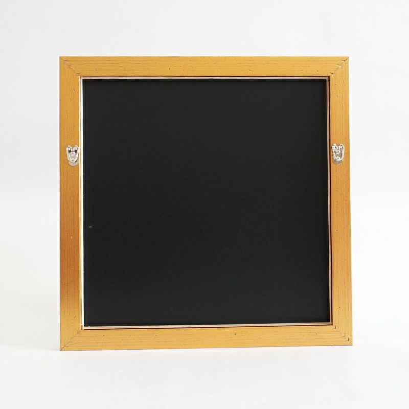 高級感あふれるポリエチレン製の金色フレームです