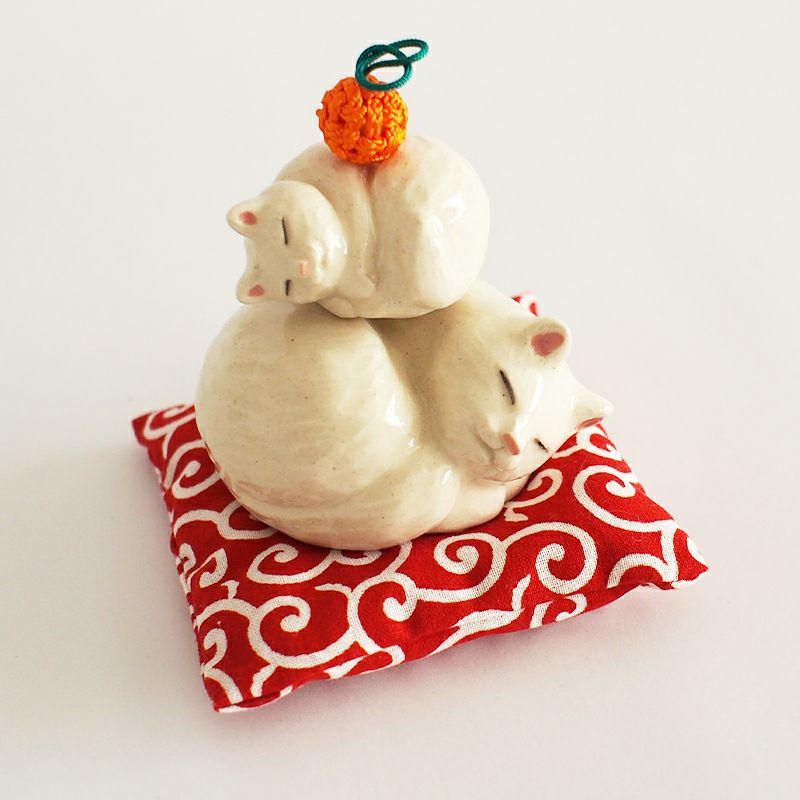 動物をモチーフにしたリアルながらも愛らしい器を作るま工房の鏡餅です