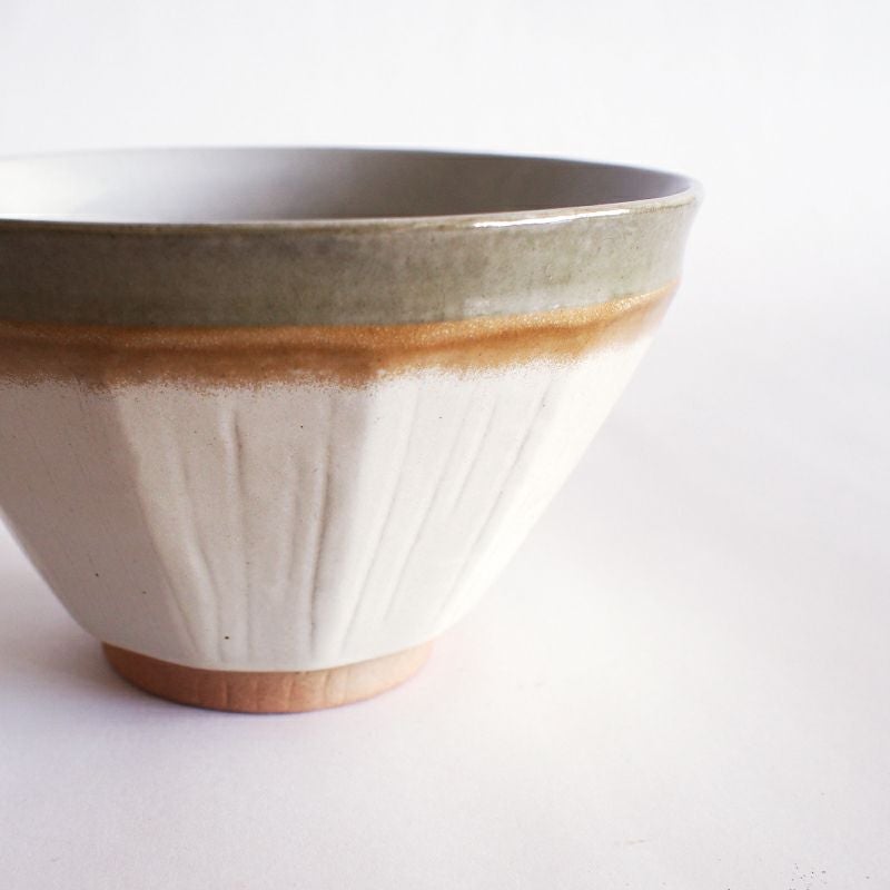 釉薬が掛け分けられています