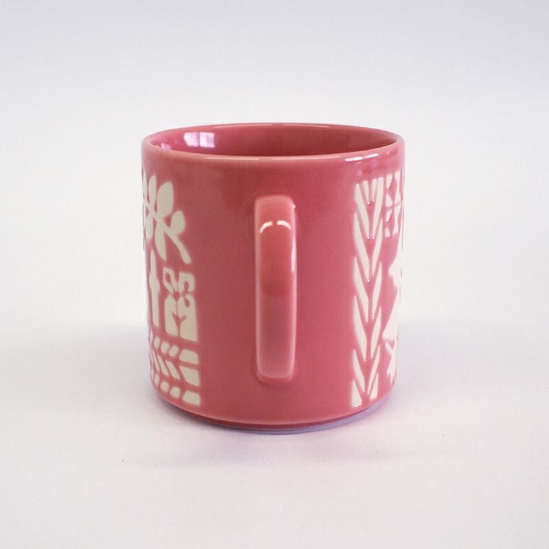 ツヤのあるピンクの釉薬が掛けられています