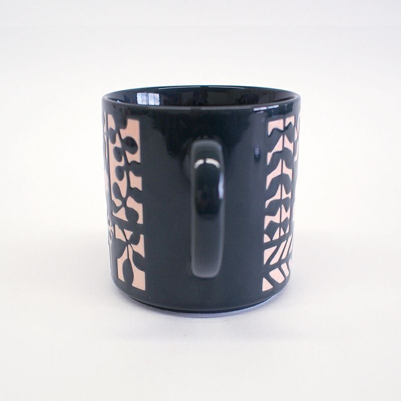 ツヤのある深いグリーン