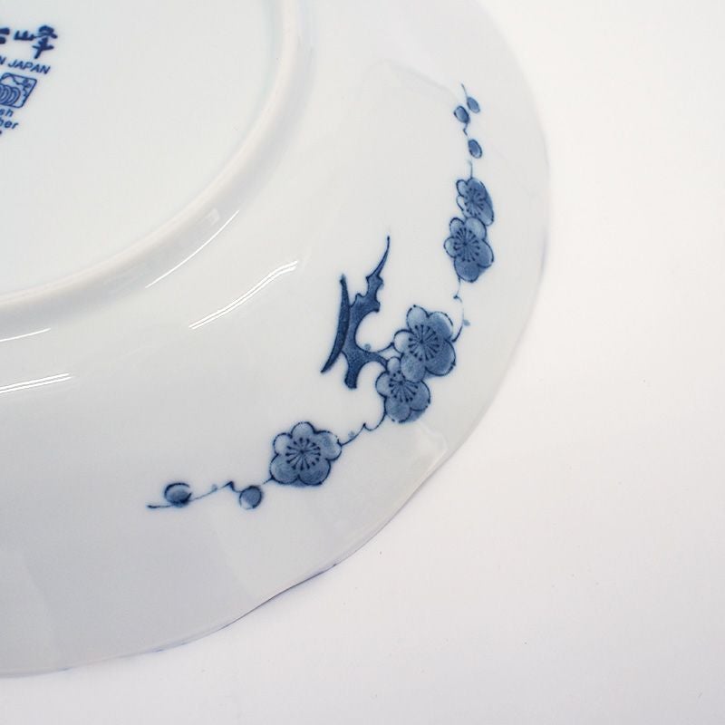 三方に異なる和絵柄が入ります