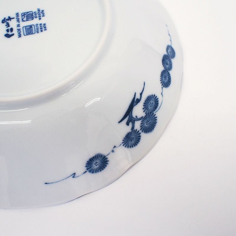 三方に異なる和絵柄が入ります