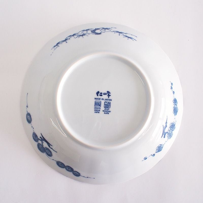 白地に紺の絵柄が映えます