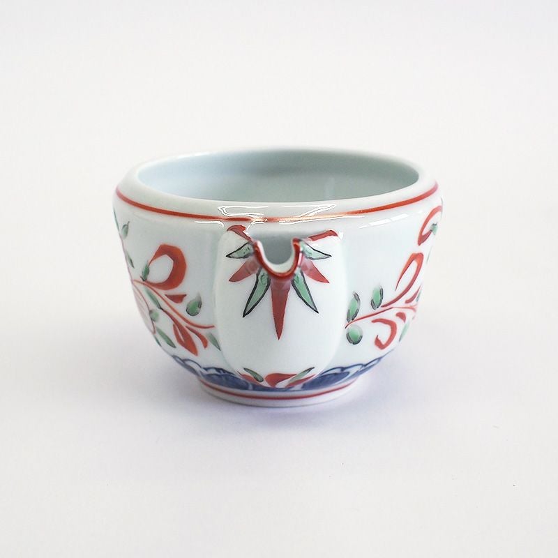 細く繊細な注ぎ口です