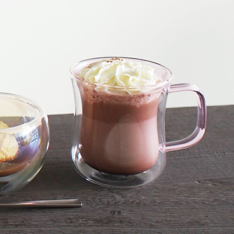 こちらは別売りのDUO 耐熱二層マグ ピンクを使った使用例です