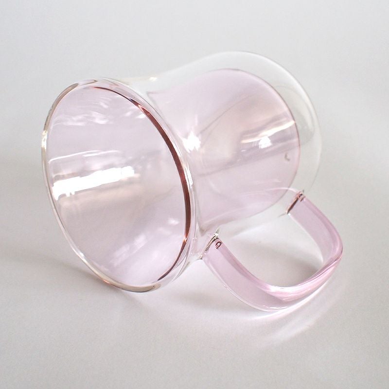 ピンクですが落ち着いた色合いでモダンな印象です