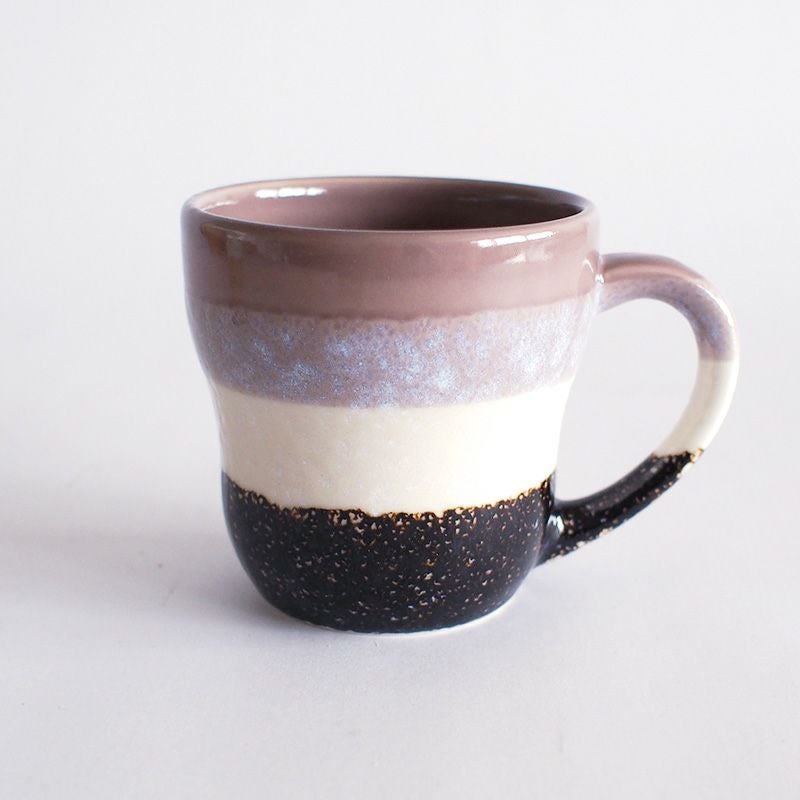 釉薬の掛け分けがシックな色合いです