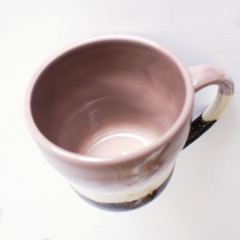 くすんだ色合いがおしゃれなマグです