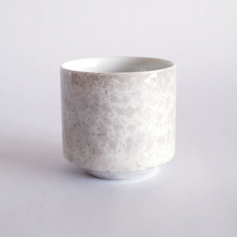 スタイリッシュでモダンなカップです