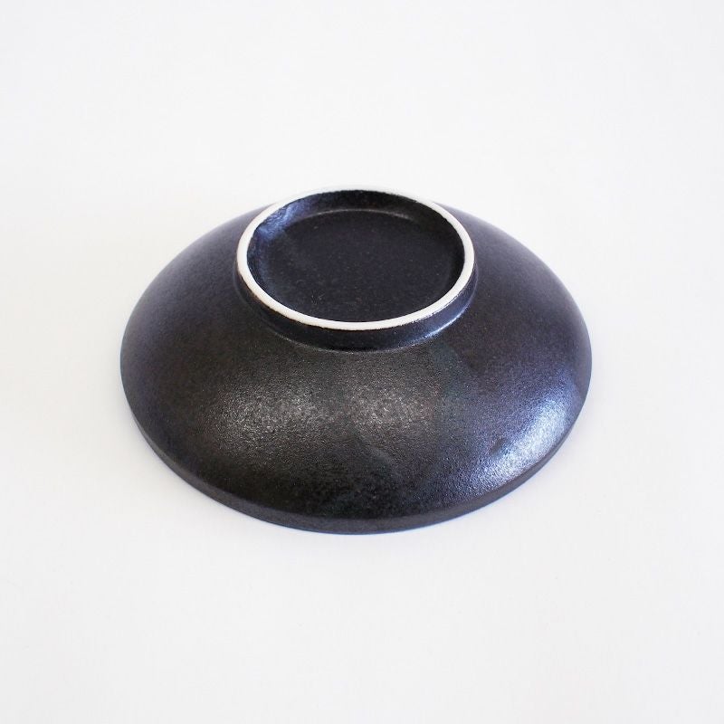 丸みを帯びた上品なフォルム