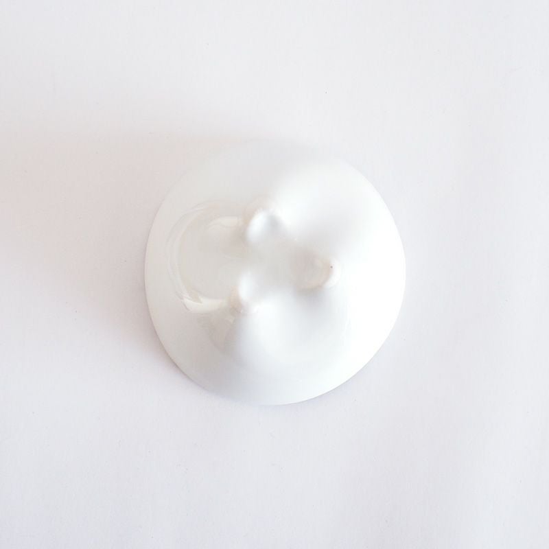 底には3つ足が付いています