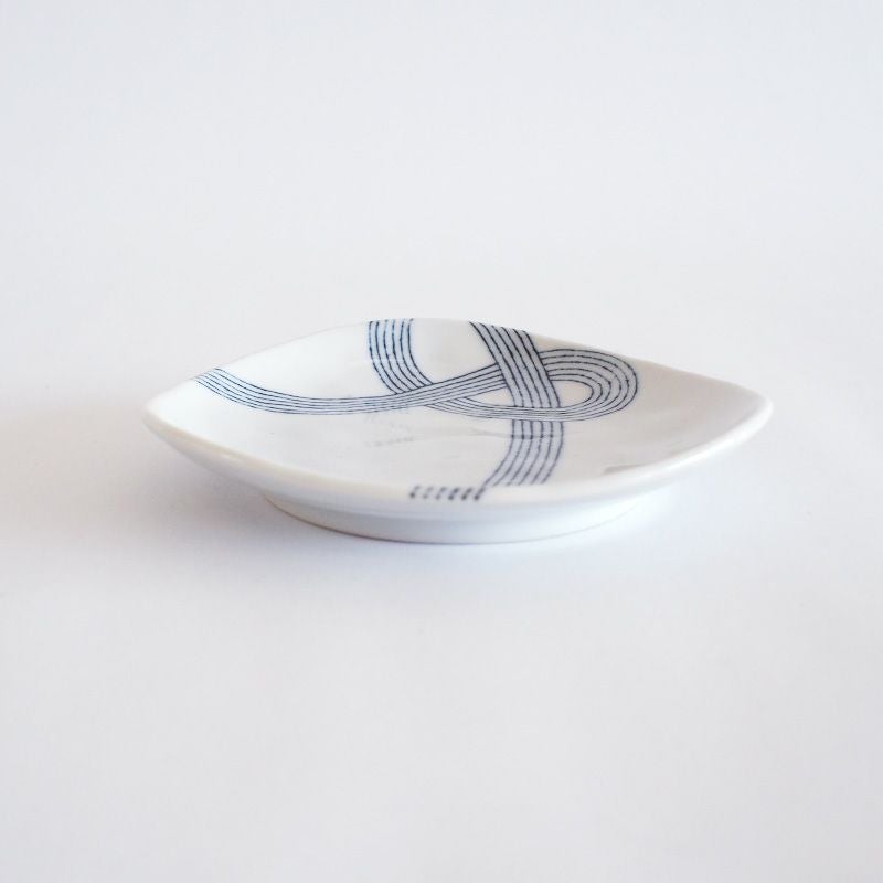 曲線を生かしたやさしい形状です