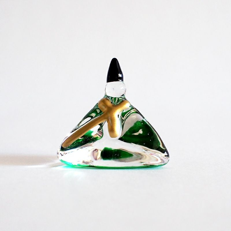 お内裏様は緑色の着物