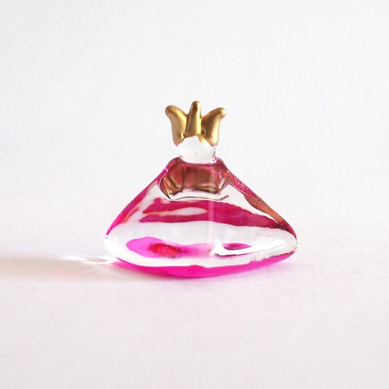 後ろ姿は透明に見えます