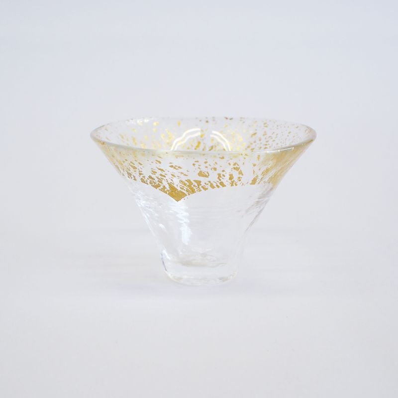 金箔がアクセントとなり冷酒を引き立てます