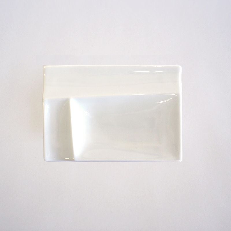 アクセサリーなのどの小物入れとしても洒落です