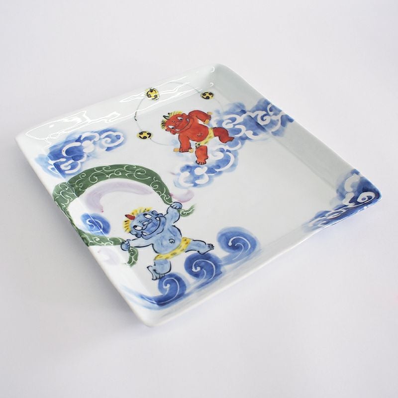 食卓のアクセントになる角皿です