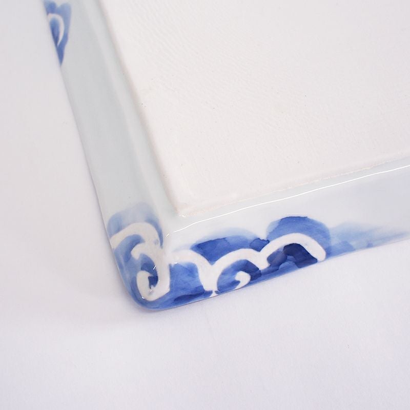 内側からはみ出した雲がアクセントになっています