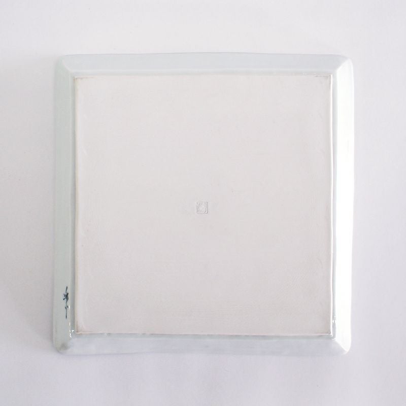 裏はざらついた素焼きになっています