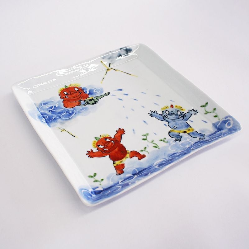 鬼たちが楽しそうに水遊びをしています