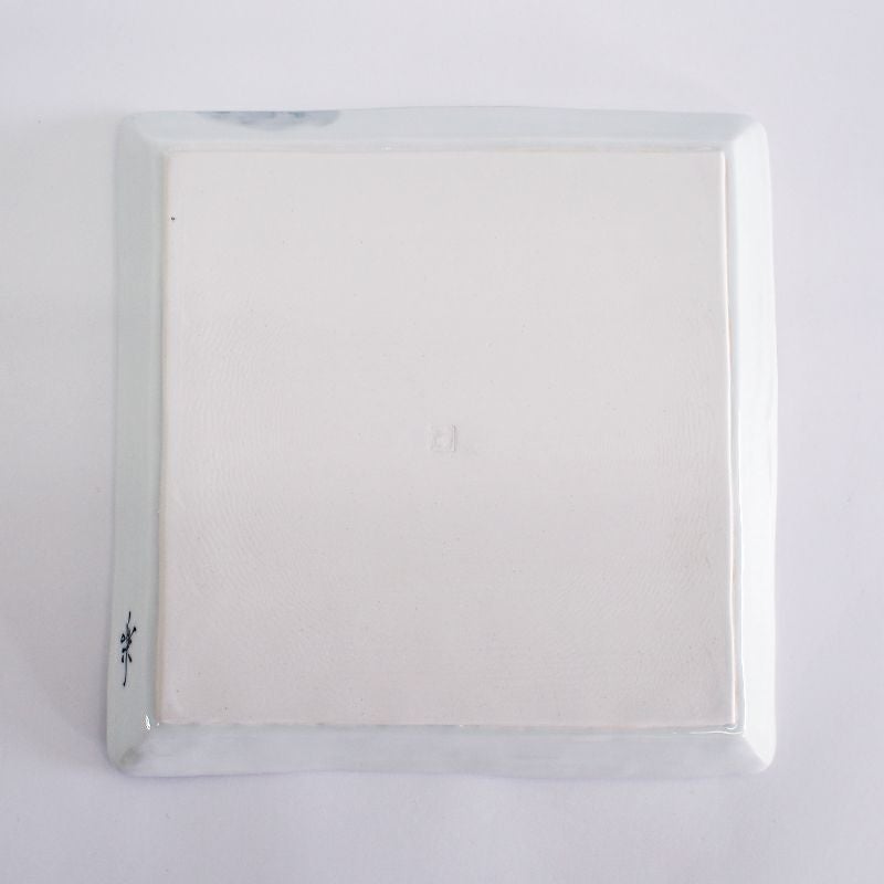 裏はざらついた素焼きになっています