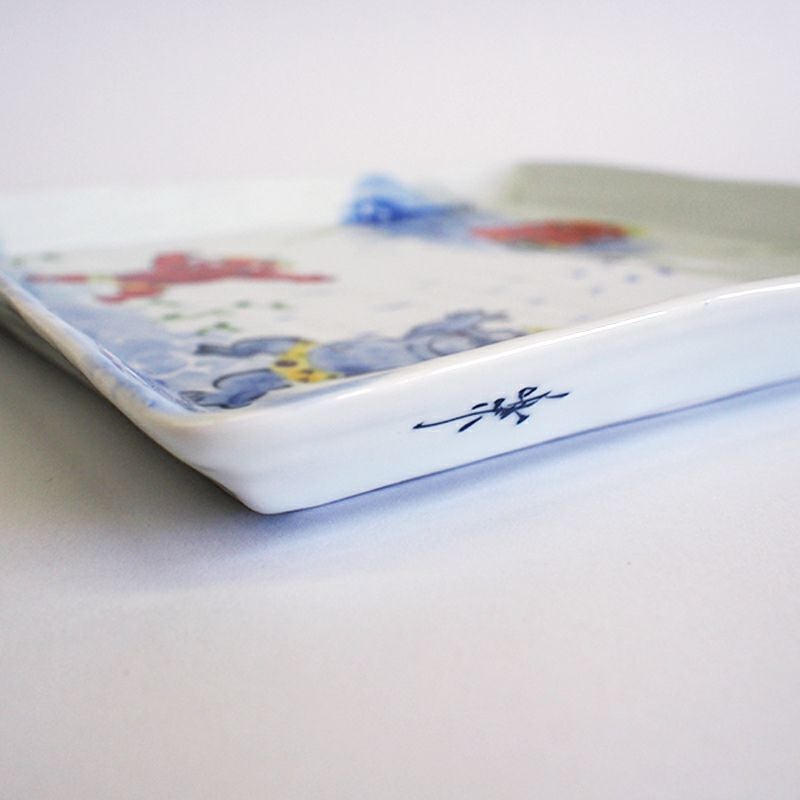 角皿ならではの余白を生かした盛り付けが楽しめます