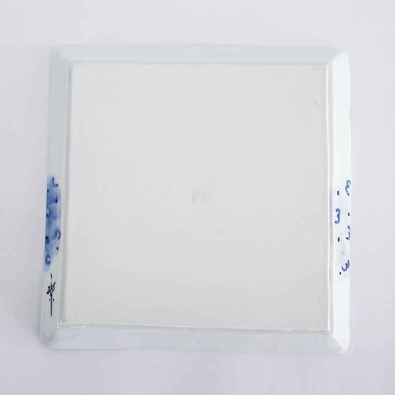 裏はざらついた素焼きになっています