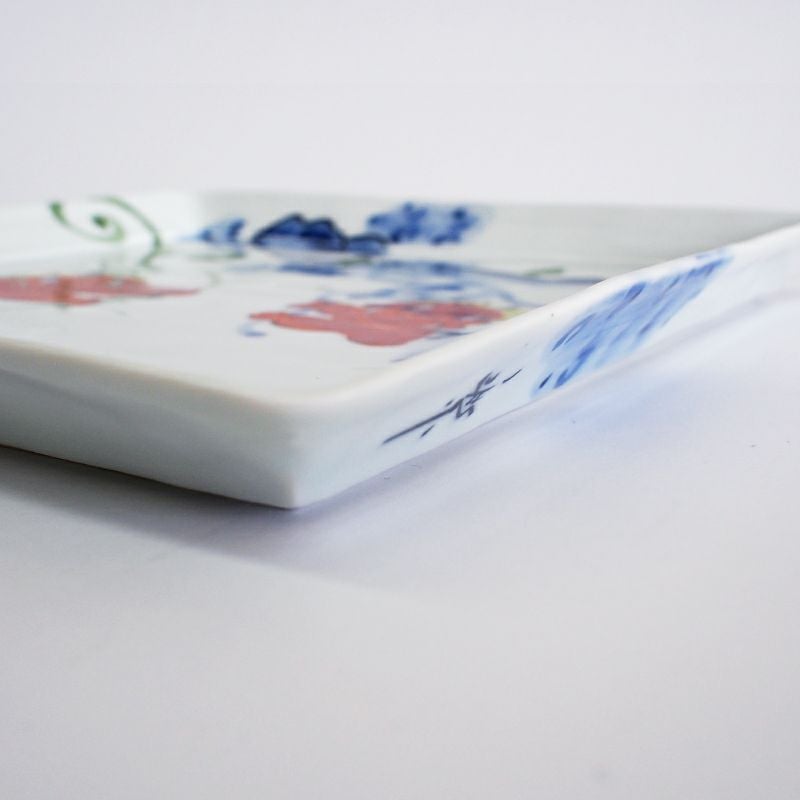 角皿ならではの余白を生かした盛り付けが楽しめます