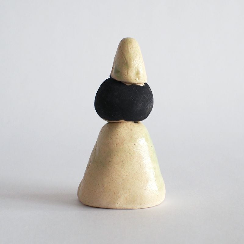 後ろ姿はシンプルなたたづまいです