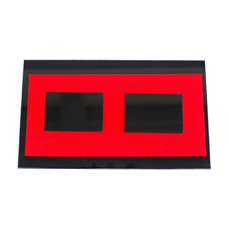 黒板の上に毛氈を引きその上に黒板を2枚置きます