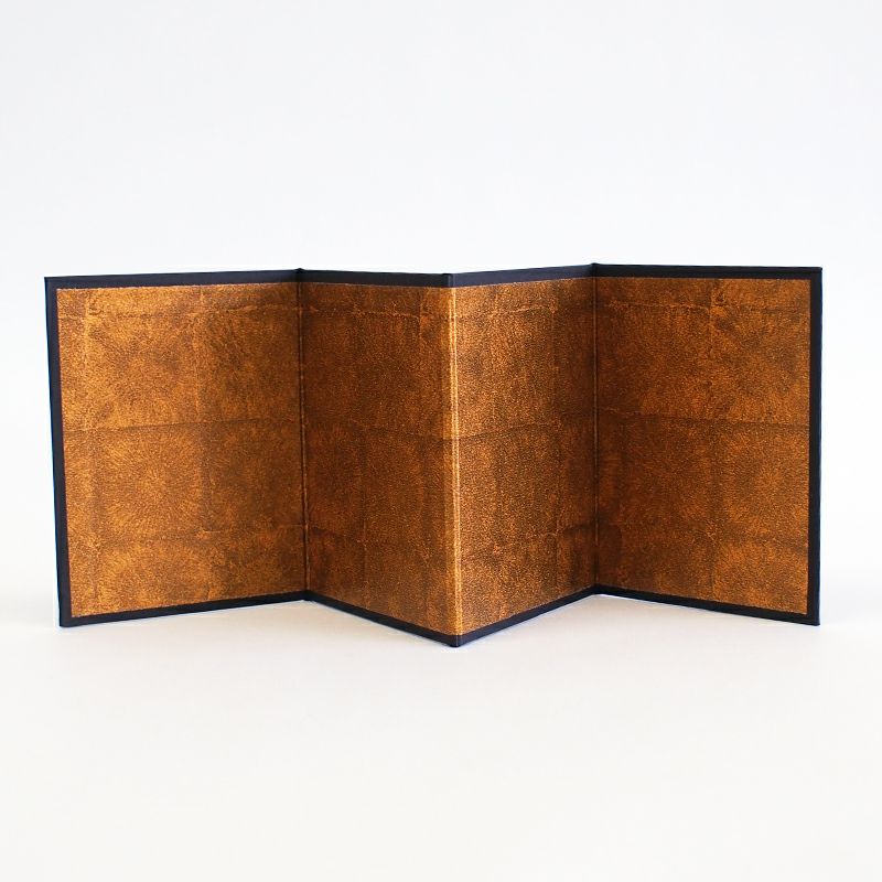 豪華な金の屏風です