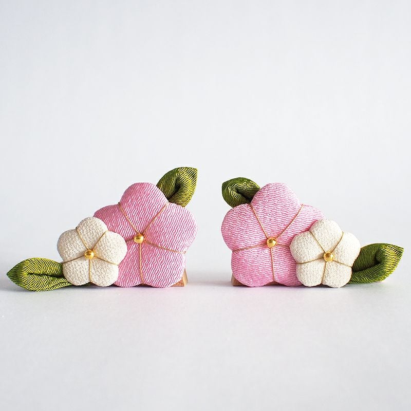 花飾りは対になっています