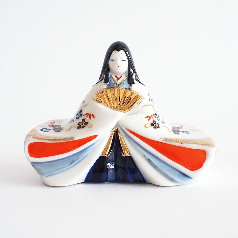 お雛様にも染付と上絵が施されています