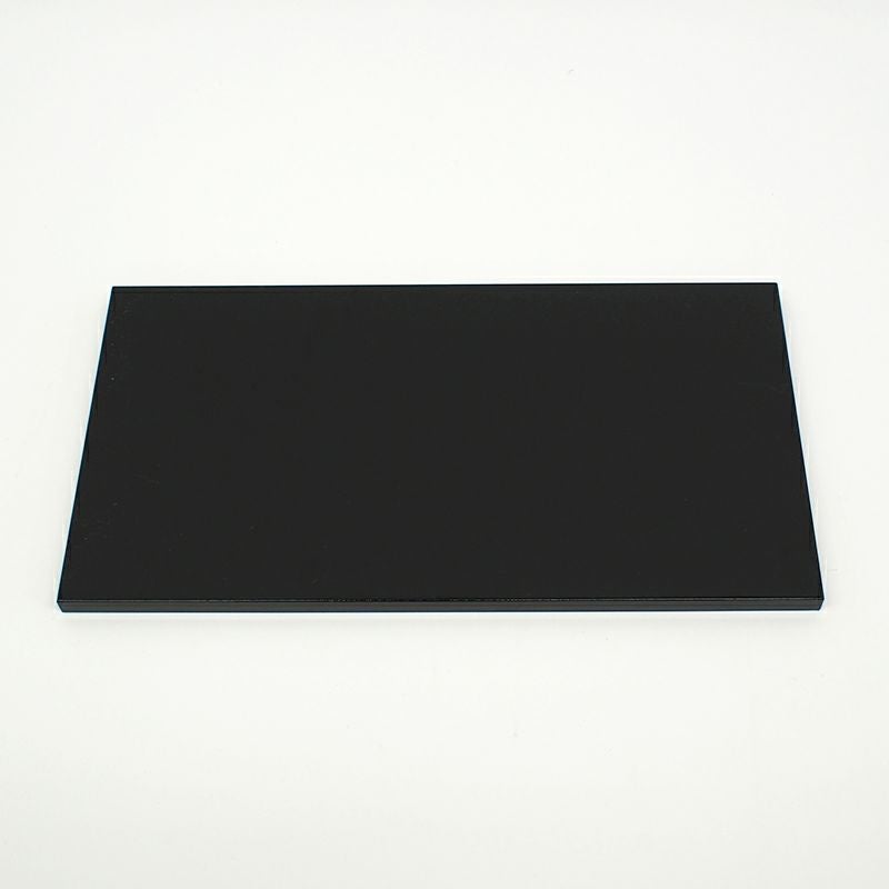 黒塗りの敷板付き