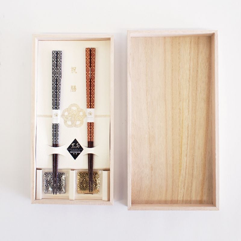 若狭塗の箸と箸置きのセットです