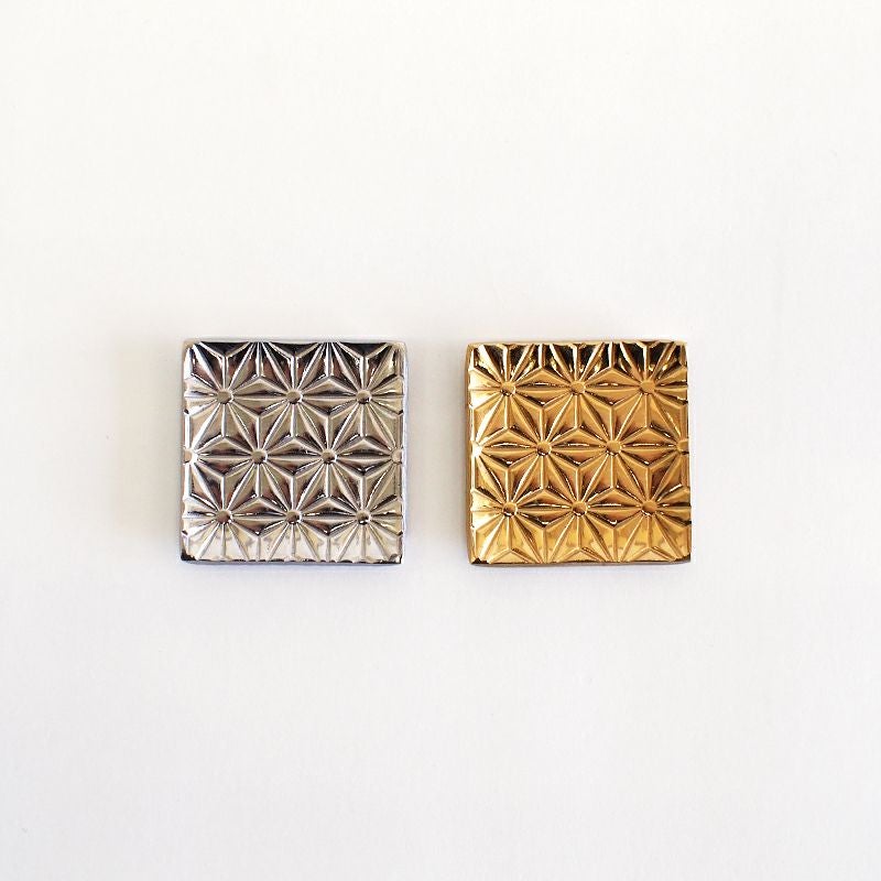 麻の葉の紋様が刻まれた箸置きです