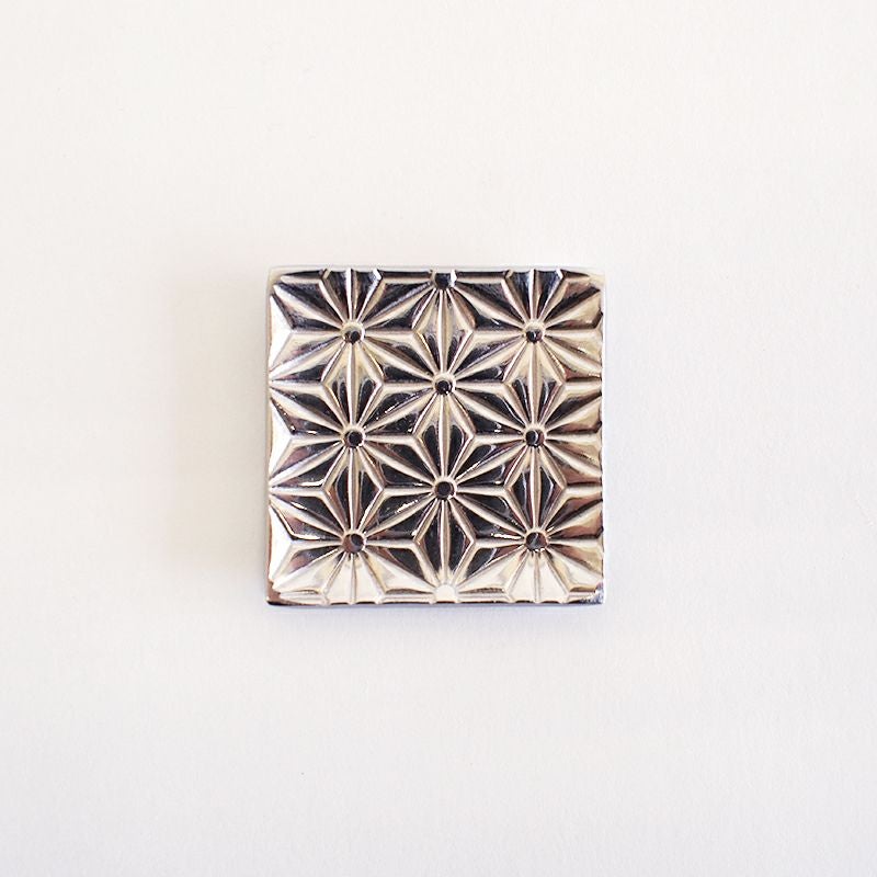 箸以外にもスプーンなどを置いても様になります