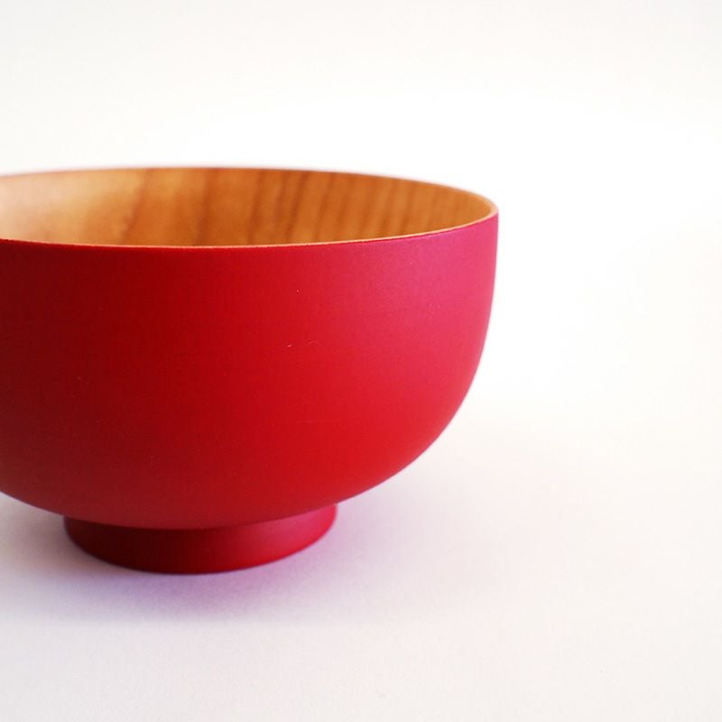 マットな表面と木目のコントラストが美しい碗です