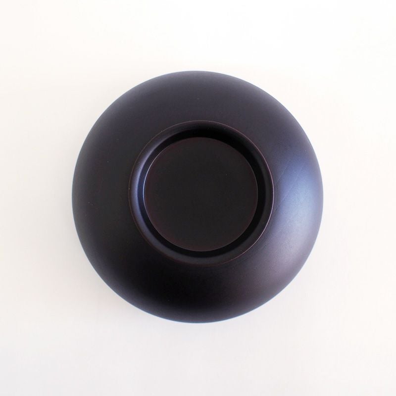 手に馴染みやすい形状です