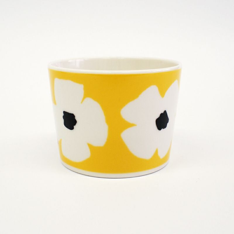 ビビットなカラーの花を大胆にデザインしました