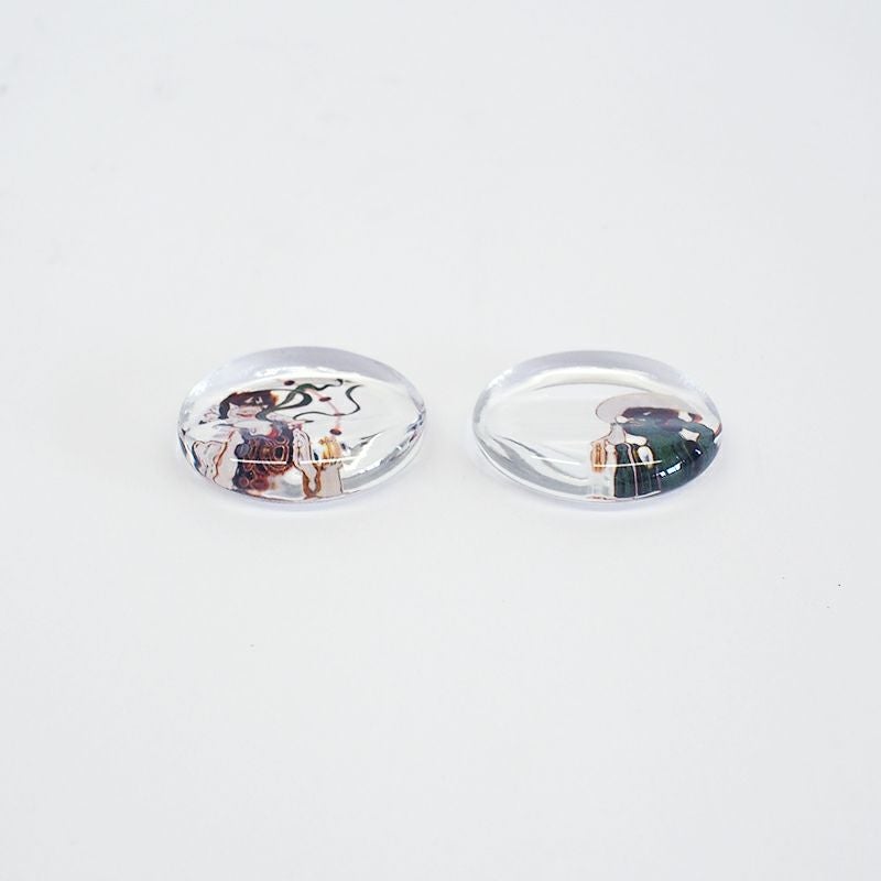 伝統的な「風神雷神」の意匠を施した、ガラス製の丸型箸置きペアです