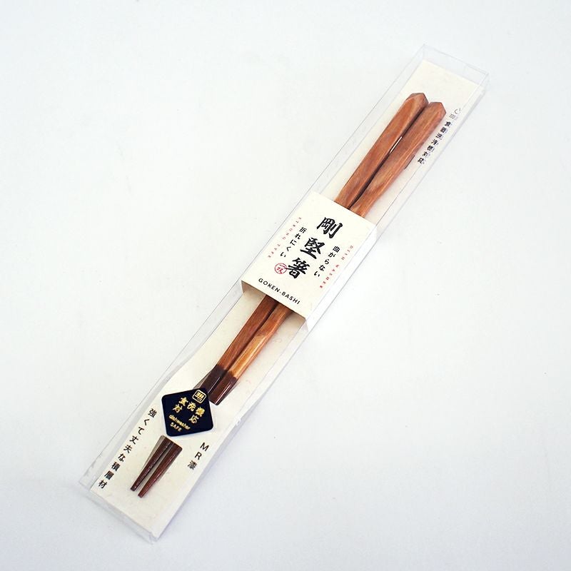 透明なケース入りです